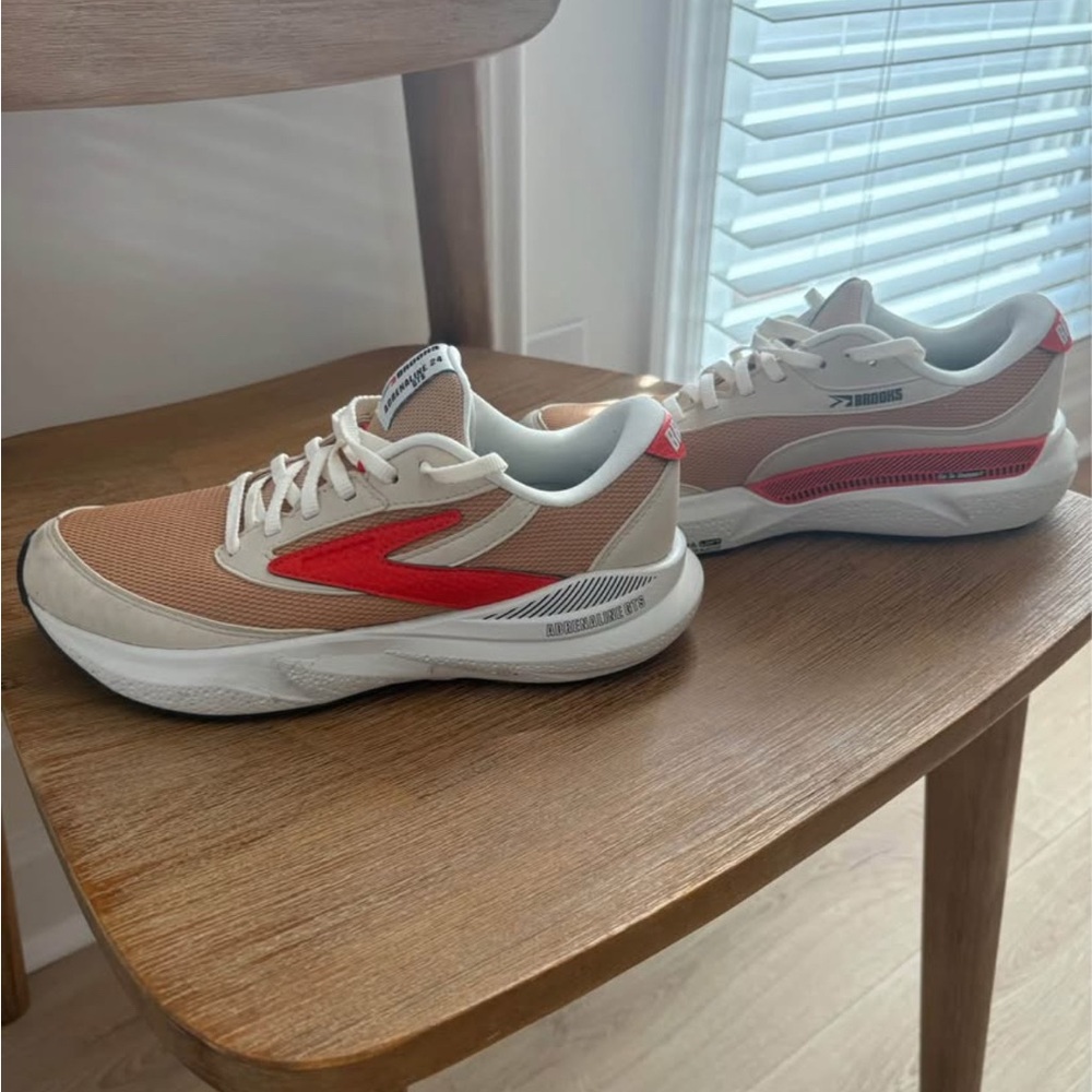 Brooks Adrenaline GTS 24 Run it Back Running Shoes